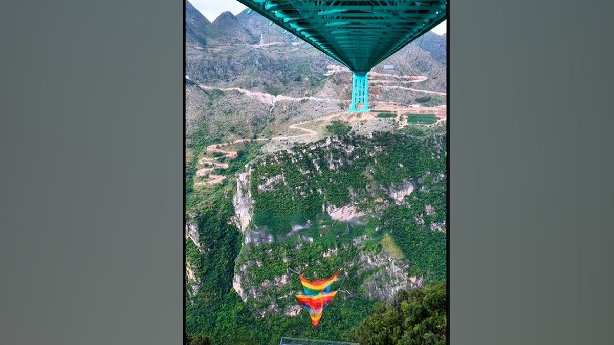 Jako bungee jumping, ale bez lana. V Číně testují novou atrakci